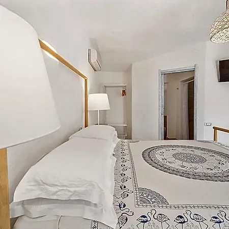 Paradiso Hotel *